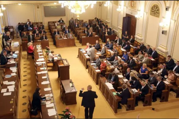 Platby za rozhlas a televizi uvízly v druhém čtení, podpora filmu finišuje